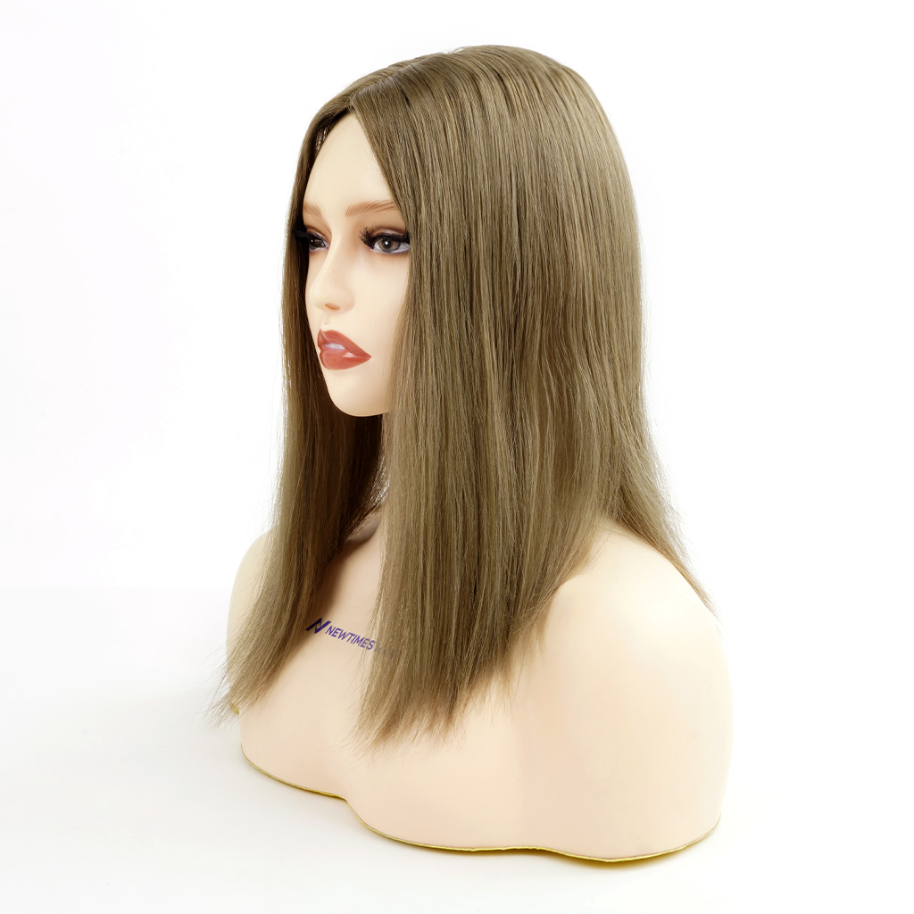 Un manichino donna che indossa un topper per capelli remy a cuticola piena PST914 nero (2)